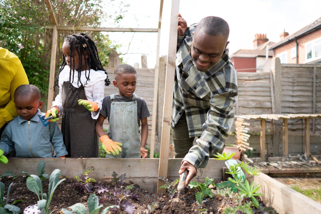 Philly Gardening: Harvesting&nbsp;Peanuts